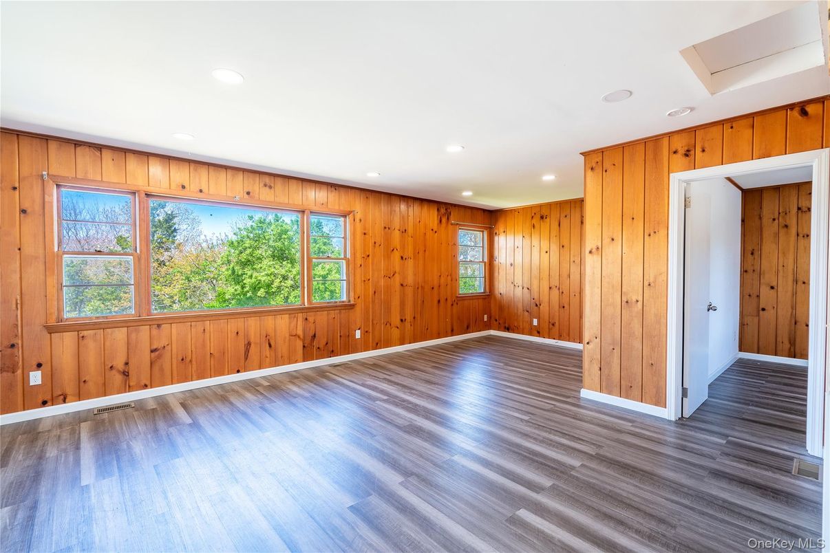 Empty room, Interior, Recessed Lighting, Wood Texture Flooring, Wooden Walls
