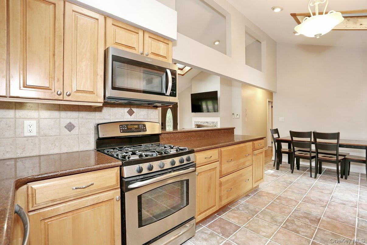 Dining room, Interior, Kitchen, Recessed Lighting