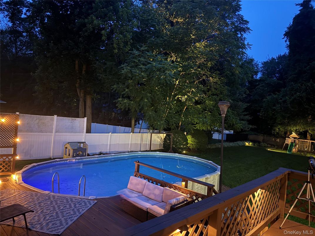 Exterior, Playground, Pool