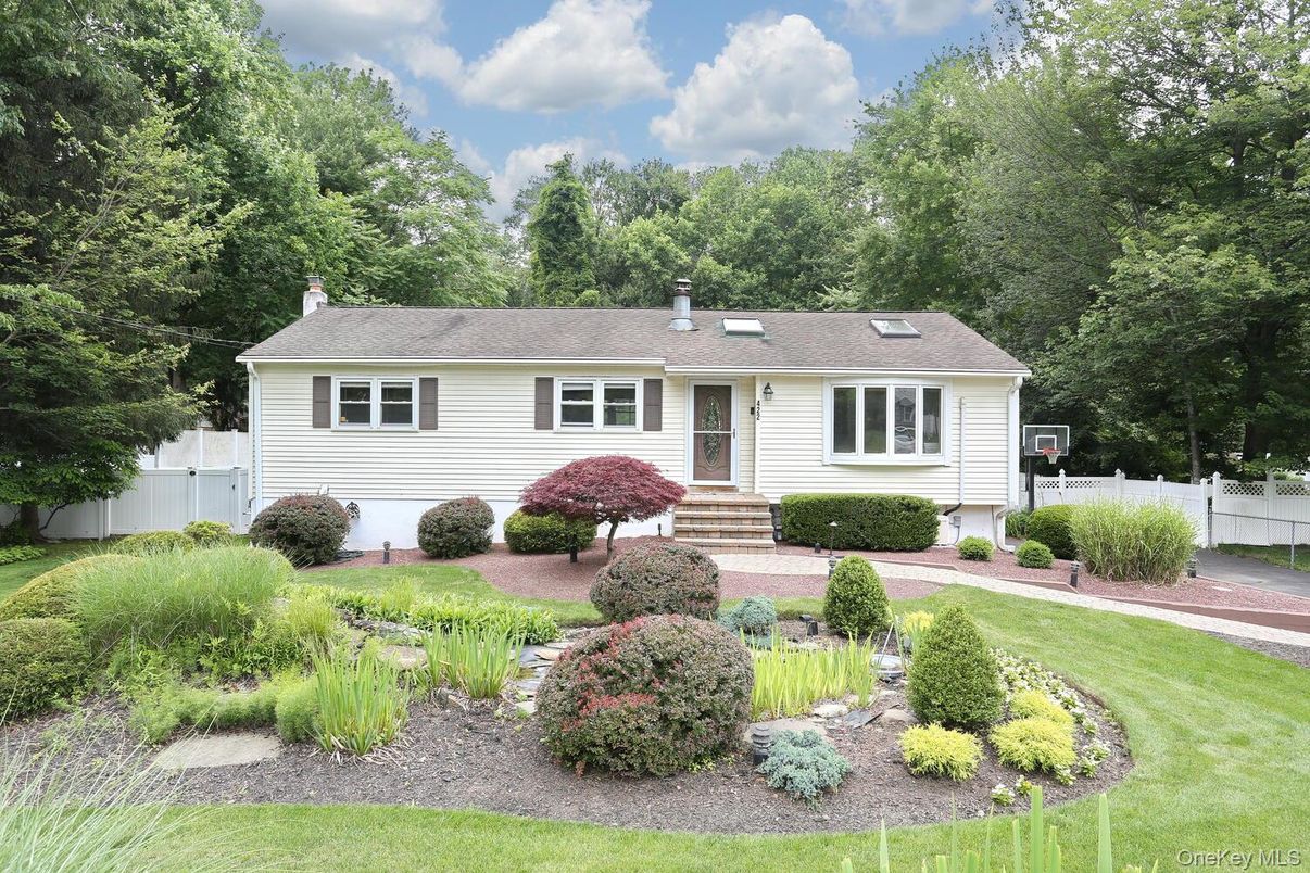 Exterior, Facade, Cape Cod