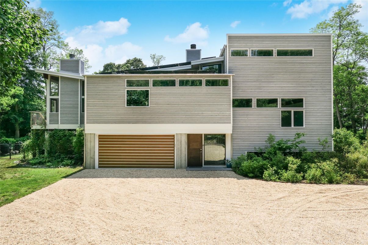 Attached, Exterior, Facade, Modern