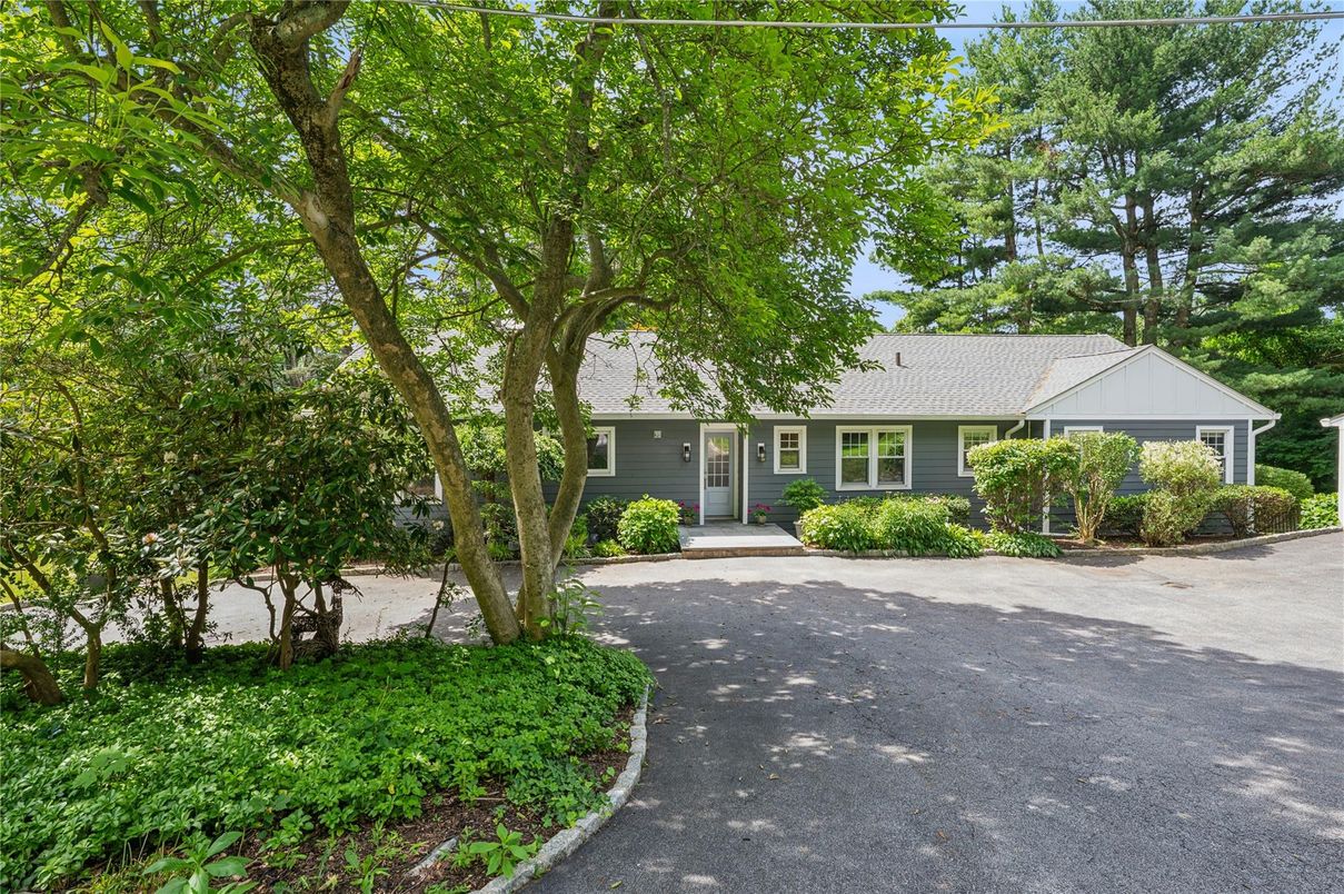 Attached, Exterior, Facade, Cape Cod