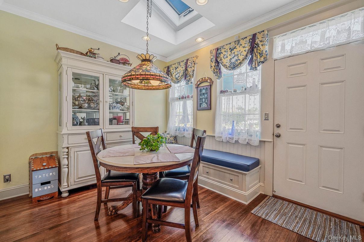 Dining room, Interior, Pendant Lights, Recessed Lighting, Wood Texture Flooring