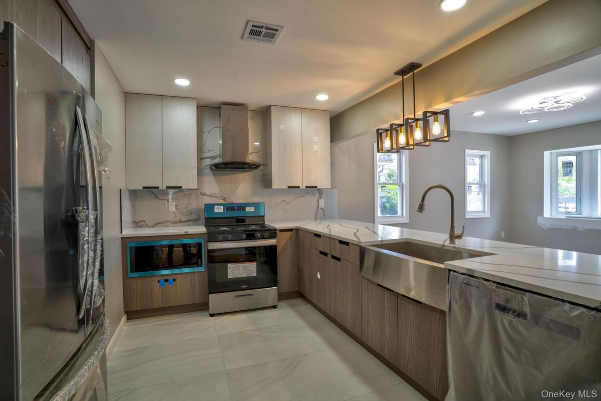 Interior, Kitchen, Pendant Lights, Recessed Lighting, Stainless Steel Appliances