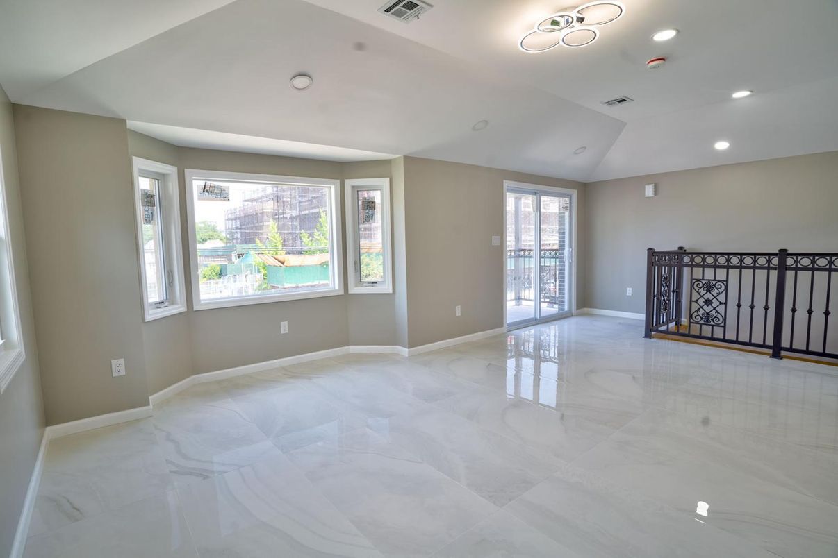 Empty room, Interior, Marble, Recessed Lighting