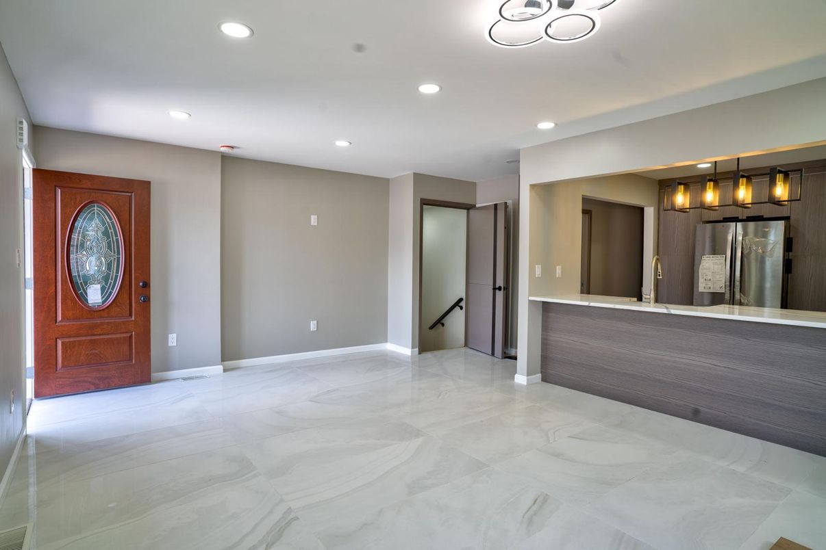 Empty room, Interior, Marble, Recessed Lighting