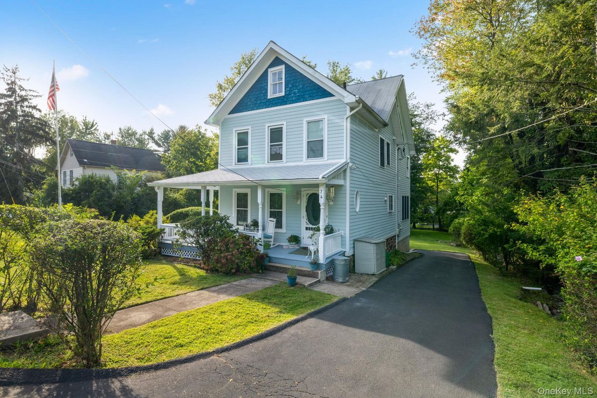 Exterior, Facade, Queen Anne Victorian