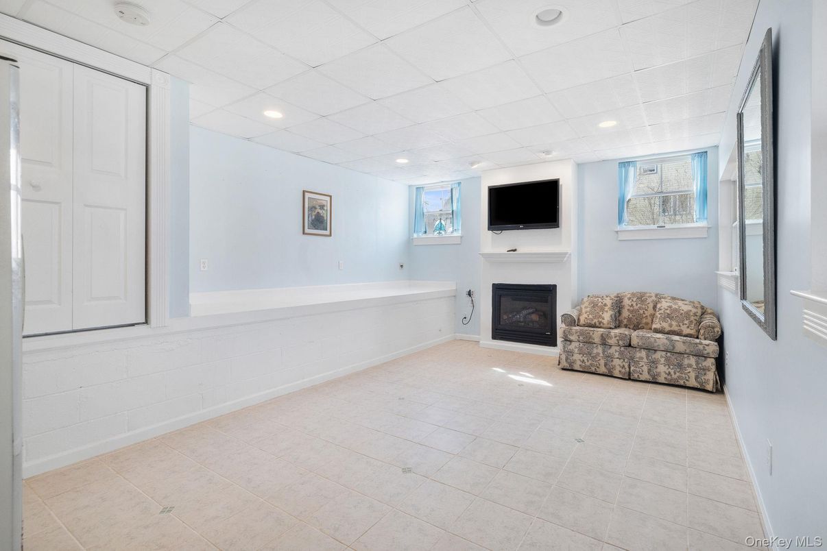 Empty room, Fireplace, Interior, Recessed Lighting