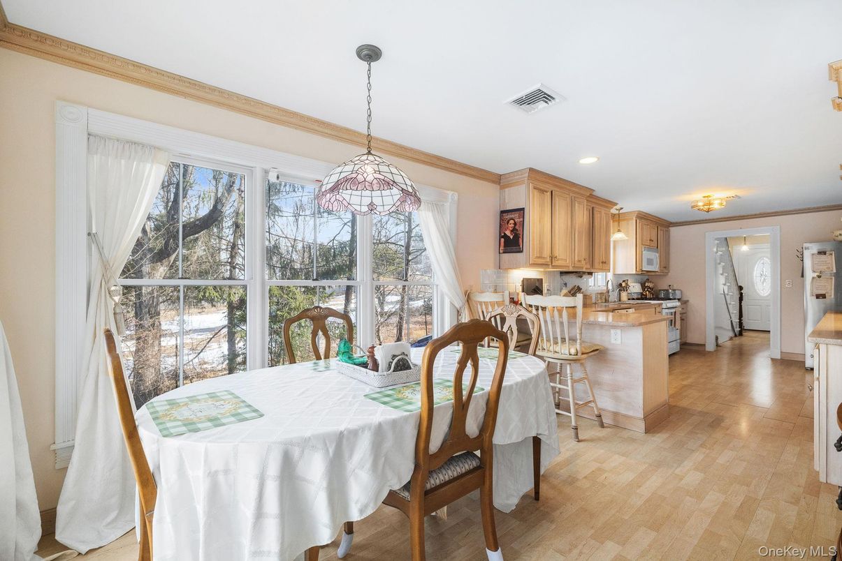 Dining room, Interior, Kitchen, Pendant Lights, Recessed Lighting, Wood Texture Flooring