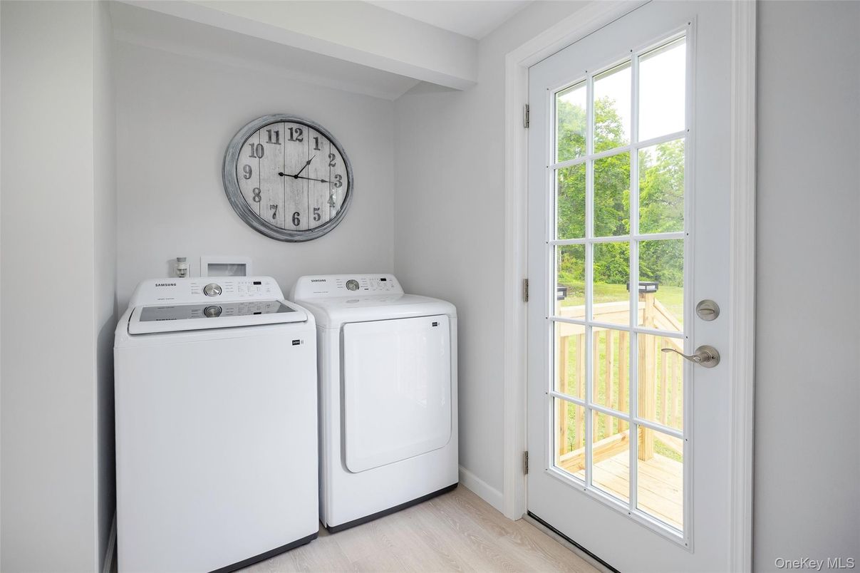 Interior, Washer, Wood Texture Flooring