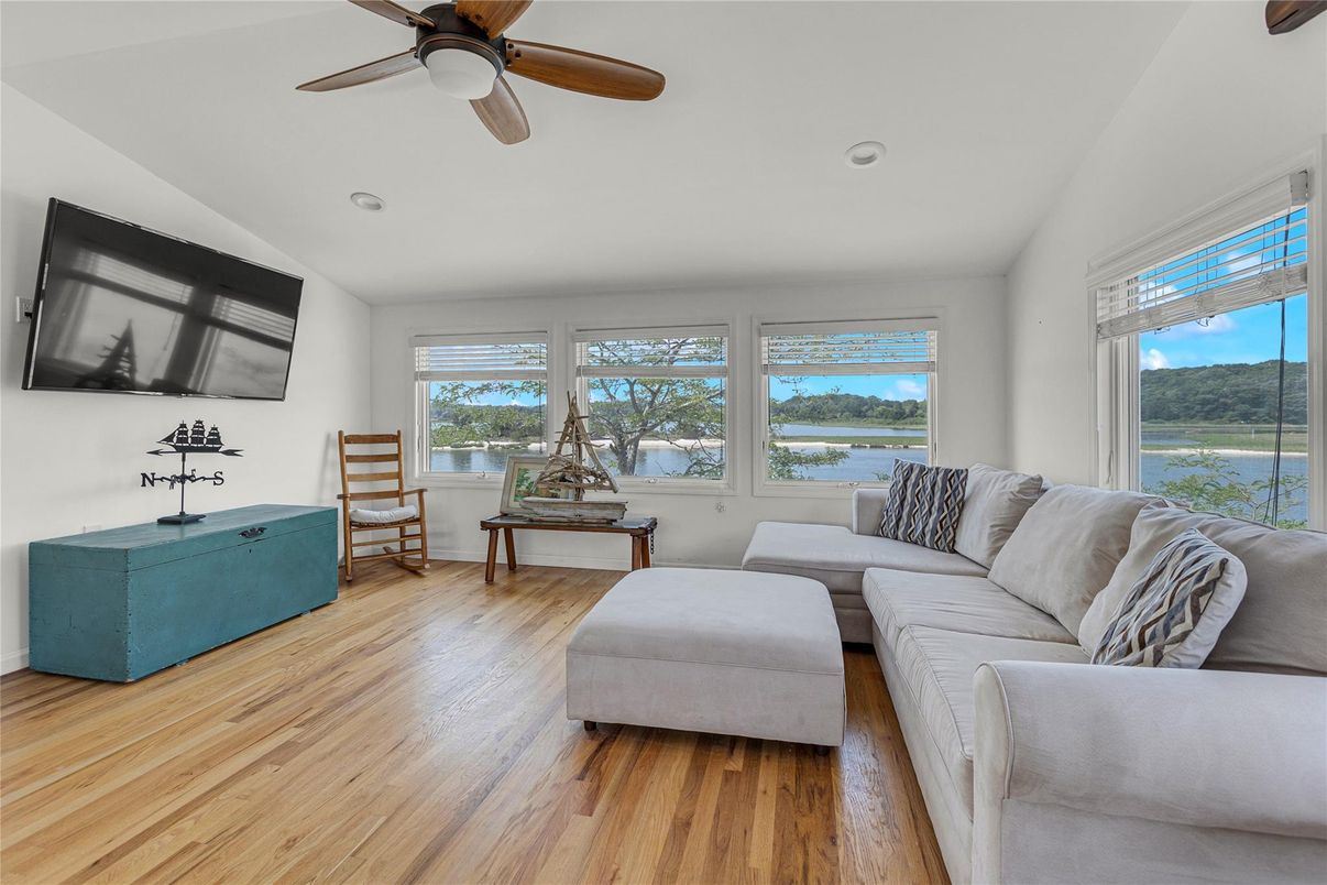 Interior, Living room, Recessed Lighting, Water, Wood Texture Flooring
