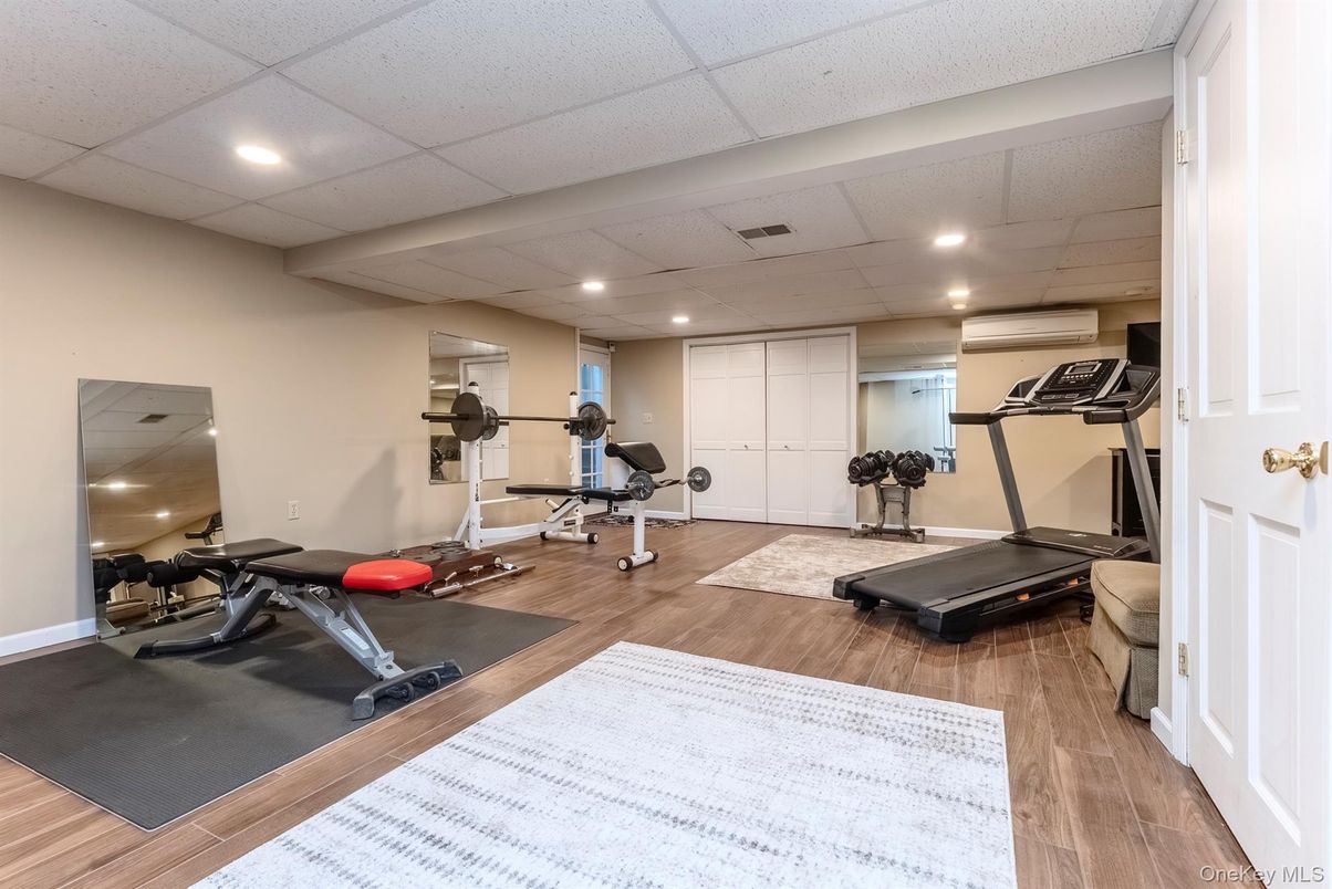 Fitness Equipment, Interior, Recessed Lighting, Wood Texture Flooring