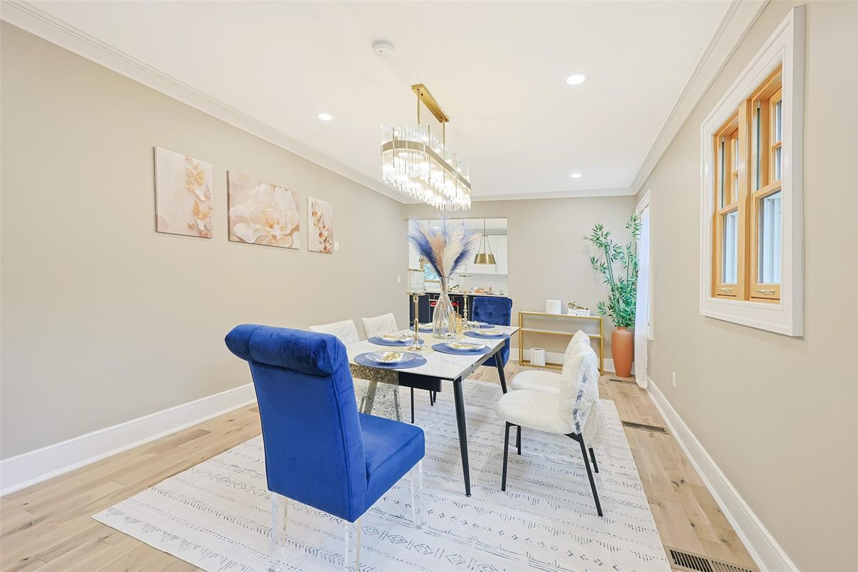 Chandelier, Dining room, Interior, Recessed Lighting, Wood Texture Flooring