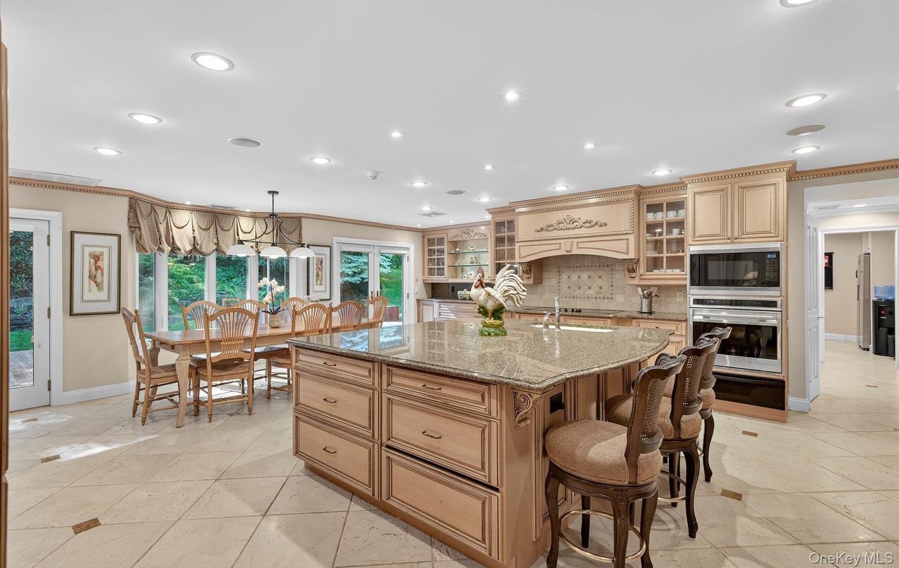 Chandelier, Dining room, Interior, Kitchen, Pendant Lights, Recessed Lighting, Stainless Steel Appliances