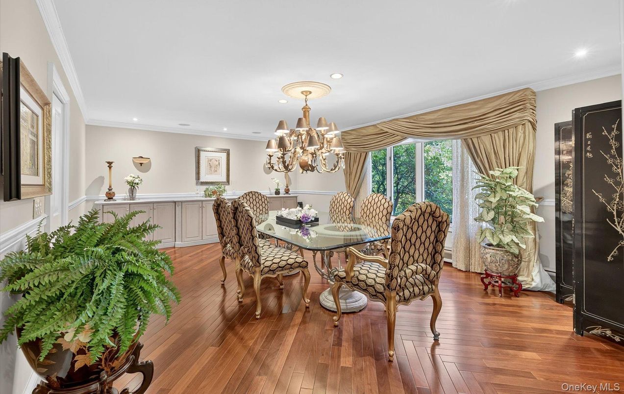 Chandelier, Dining room, Interior, Recessed Lighting, Wood Texture Flooring