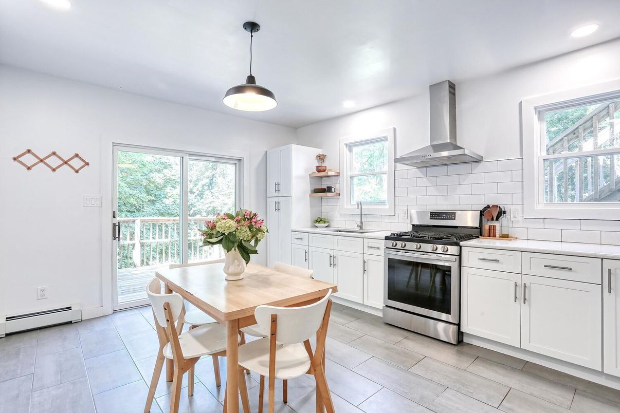 Dining room, Interior, Kitchen, Pendant Lights, Recessed Lighting, Stainless Steel Appliances