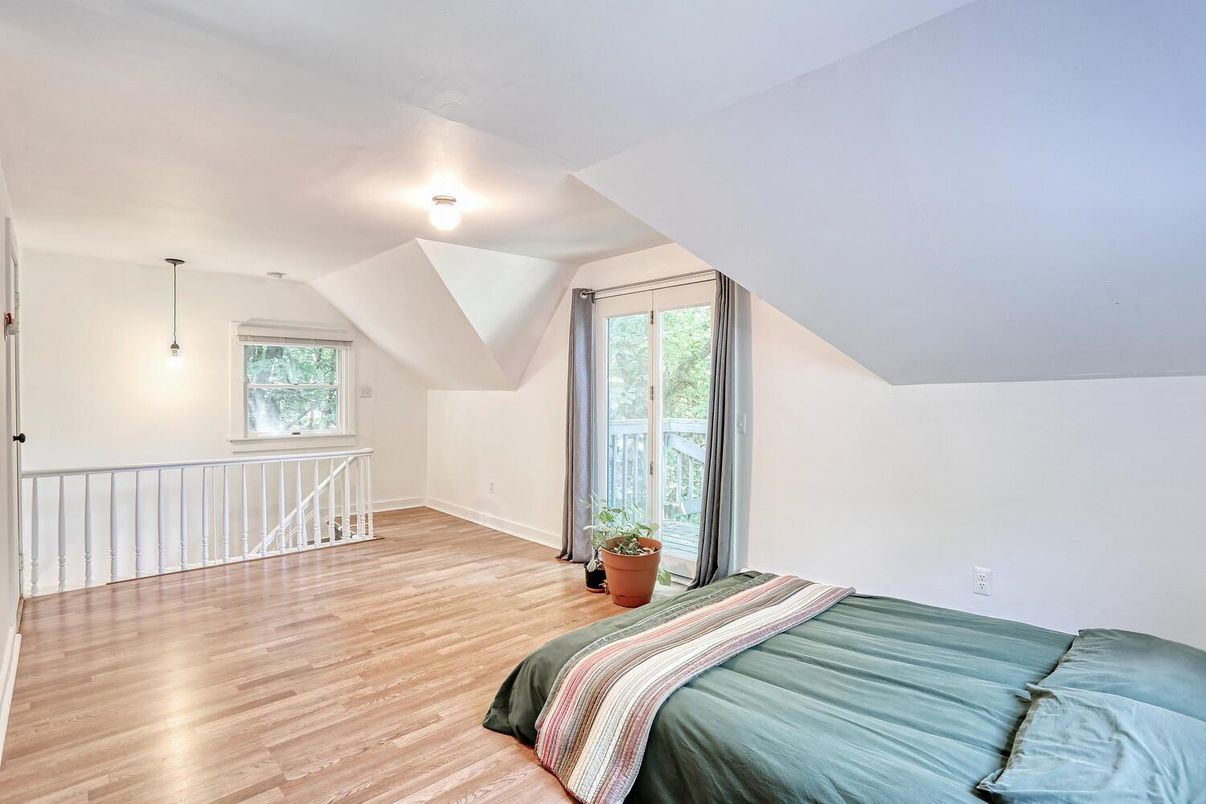 Bedroom, Interior, Pendant Lights, Wood Texture Flooring