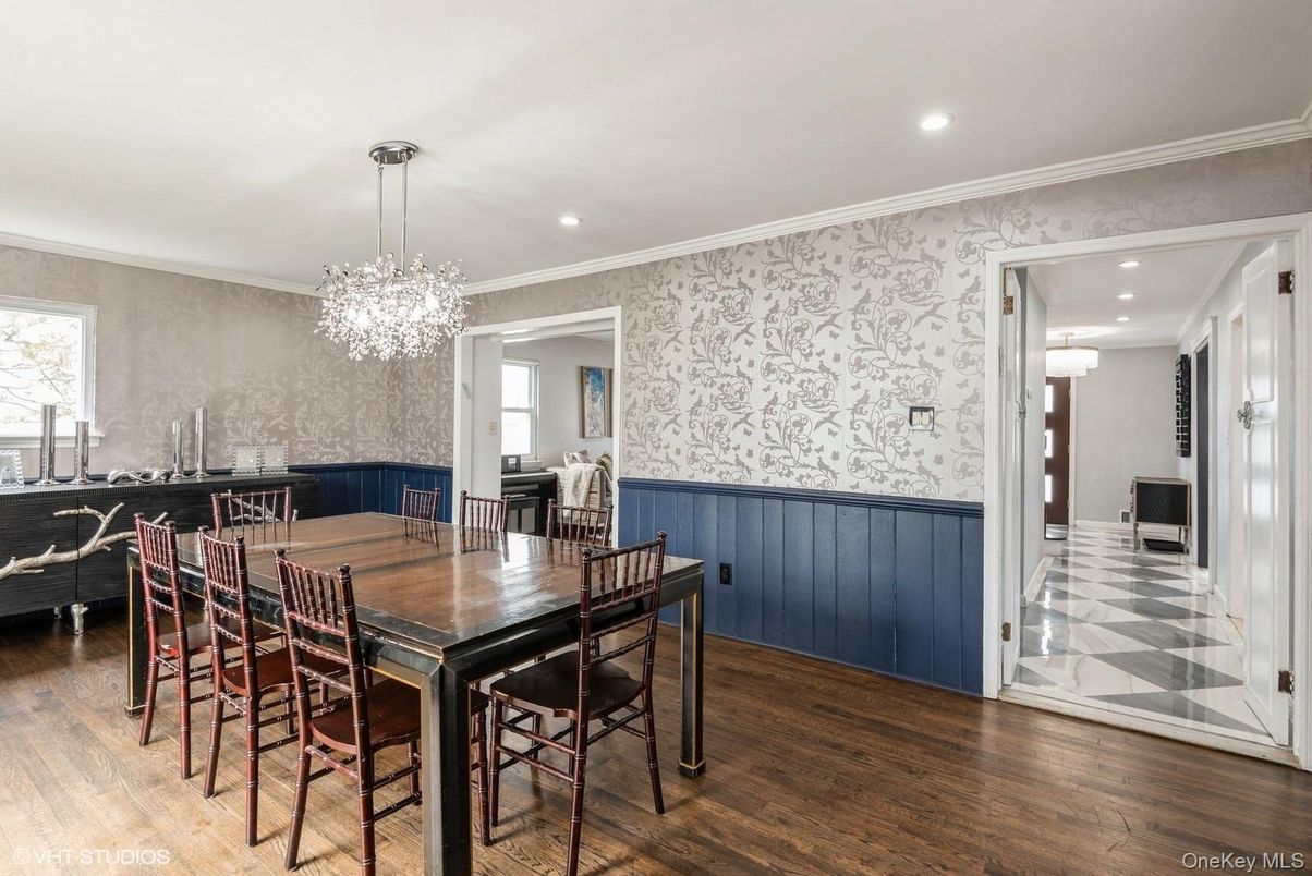 Chandelier, Dining room, Interior, Recessed Lighting, Wood Texture Flooring