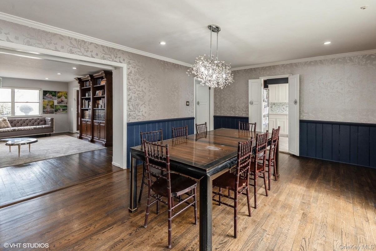 Chandelier, Dining room, Interior, Recessed Lighting, Wood Texture Flooring