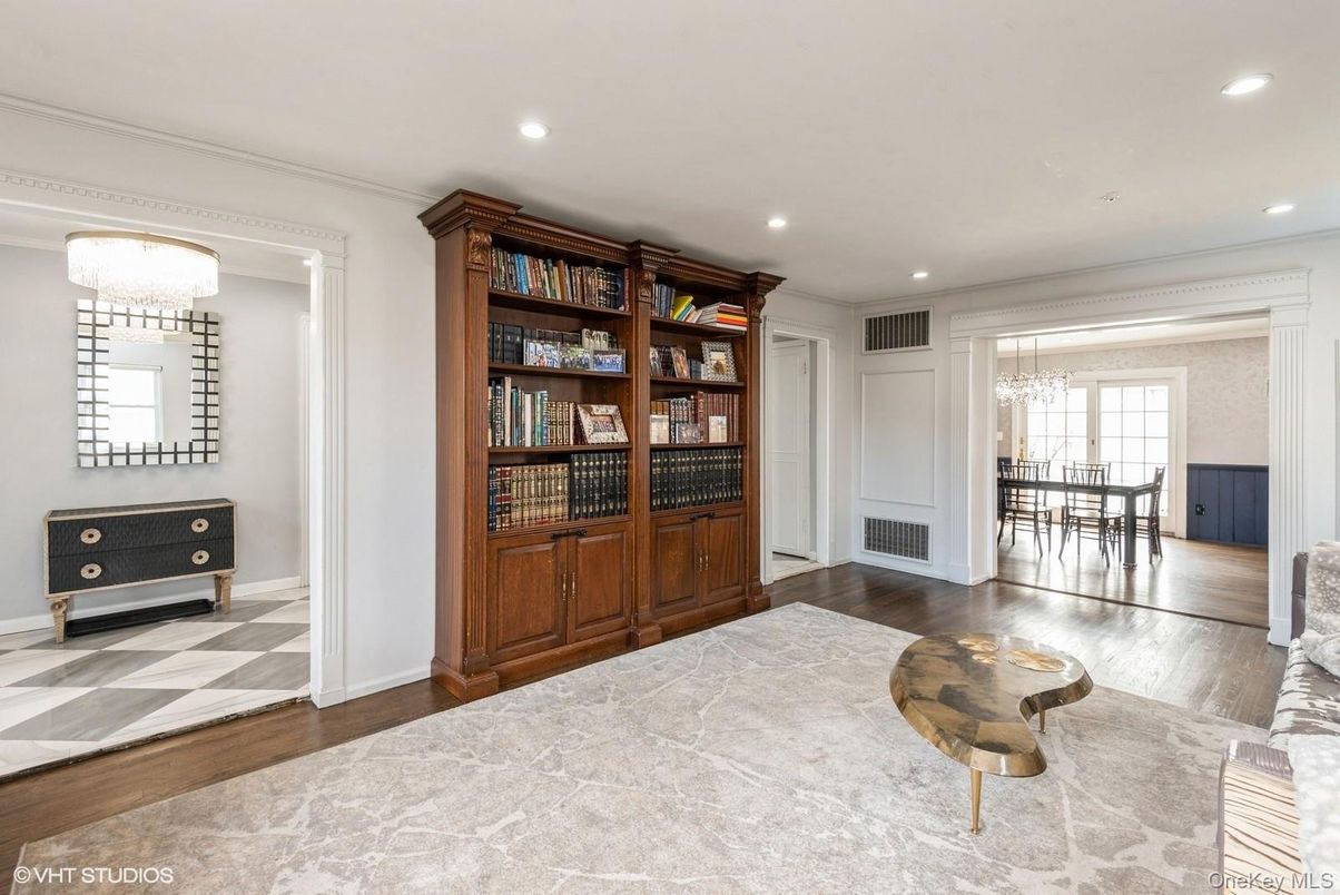 Chandelier, Dining room, Interior, Recessed Lighting, Wood Texture Flooring