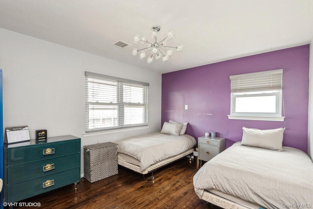 Bedroom, Interior, Pendant Lights, Wood Texture Flooring