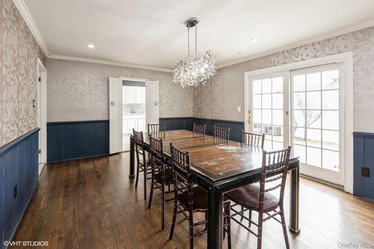 Chandelier, Dining room, Interior, Recessed Lighting, Wood Texture Flooring