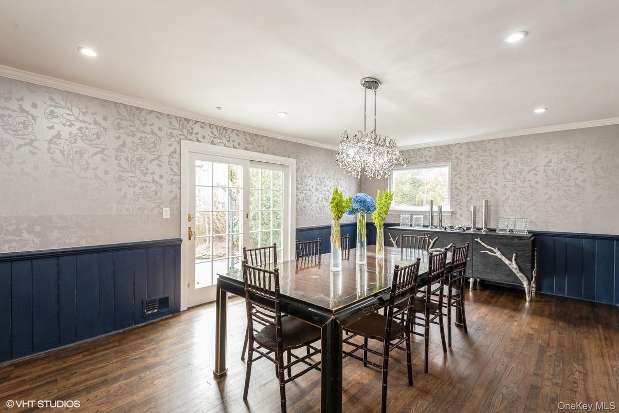 Chandelier, Dining room, Interior, Recessed Lighting, Wood Texture Flooring