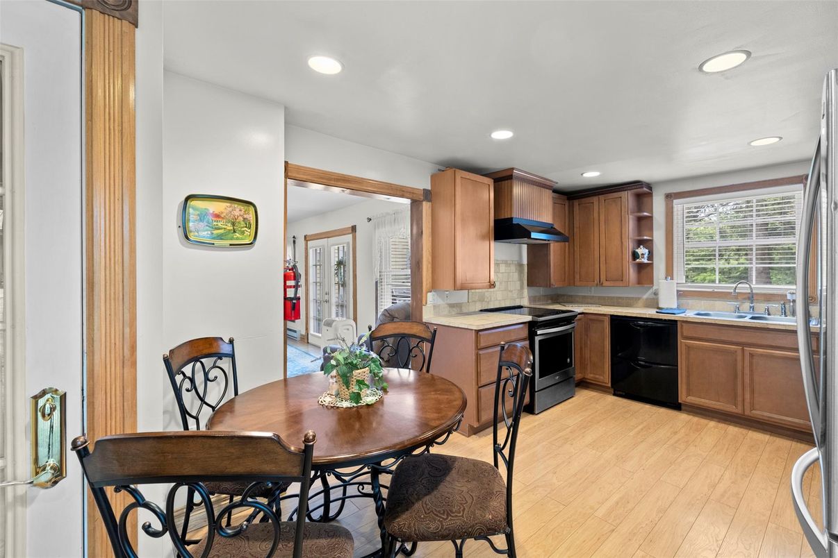 Dining room, Interior, Kitchen, Recessed Lighting, Wood Texture Flooring