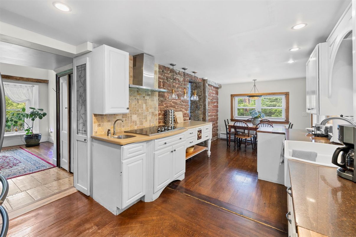 Dining room, Interior, Kitchen, Pendant Lights, Recessed Lighting, Stone Walls, Wood Texture Flooring