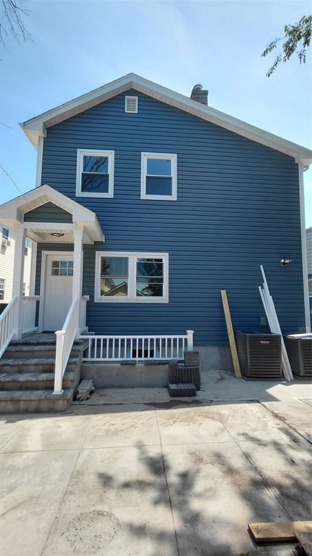 Exterior, Facade, American Craftsman