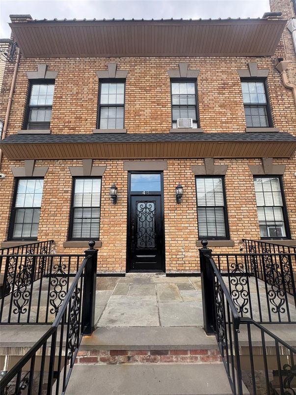 Exterior, Facade, Brick Facade, Rowhouse