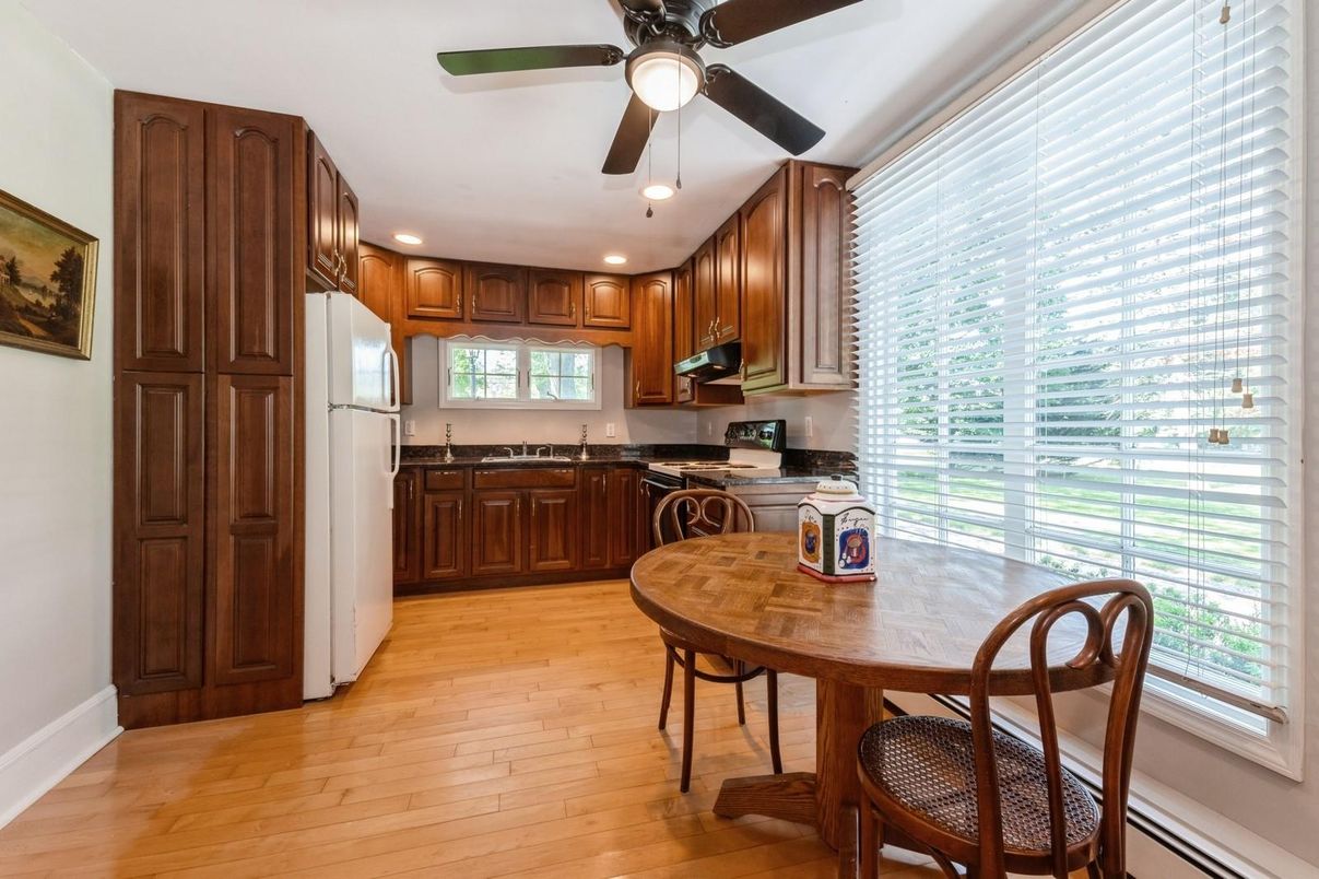 Dining room, Interior, Kitchen, Recessed Lighting, Wood Texture Flooring