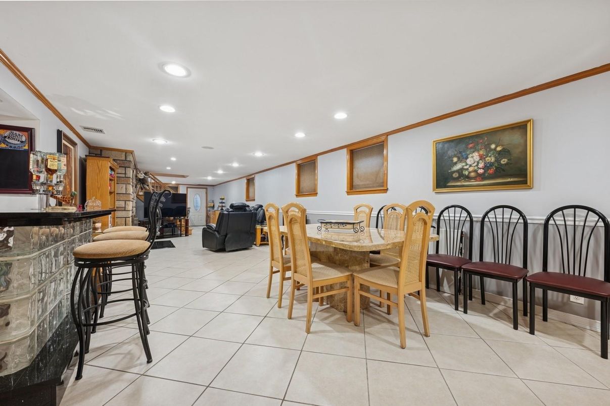 Dining room, Interior, Recessed Lighting