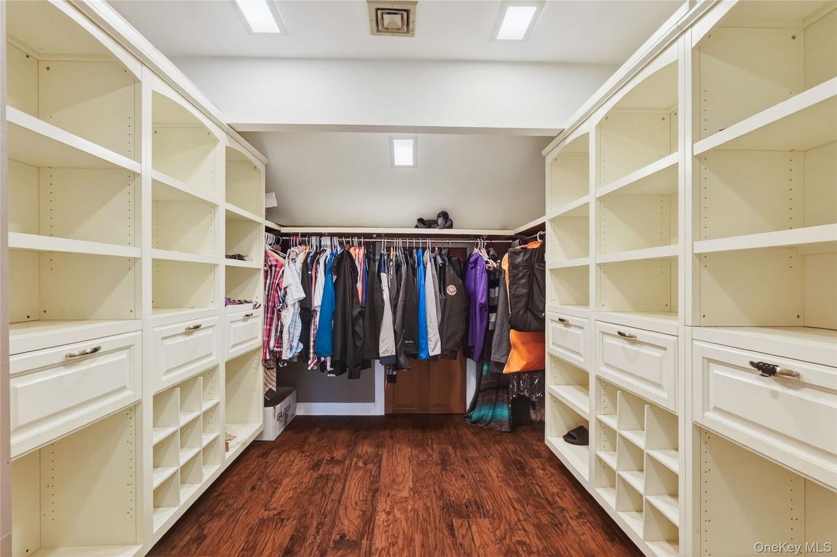 Interior, Recessed Lighting, Walk-in Closets, Wood Texture Flooring