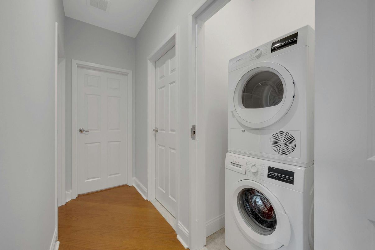 Interior, Utility Closets, Washer, Wood Texture Flooring