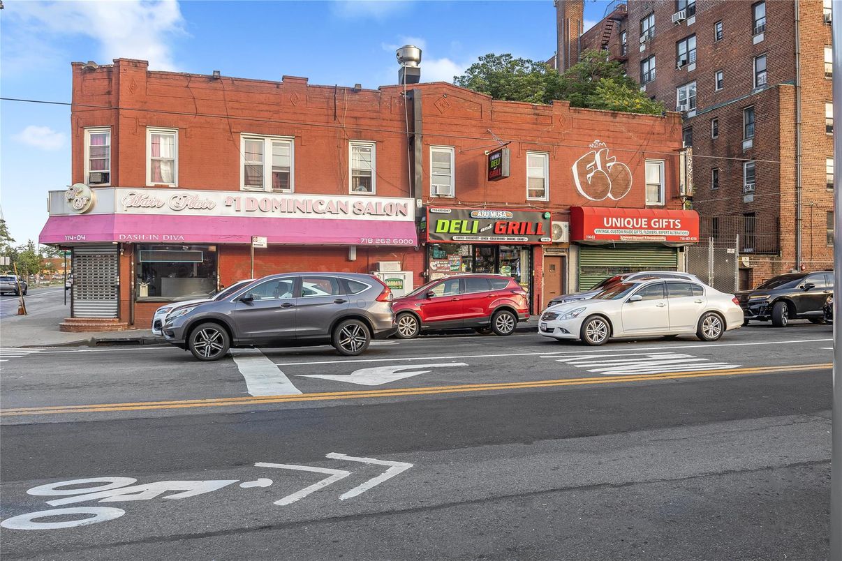 Exterior, Facade, Rowhouse