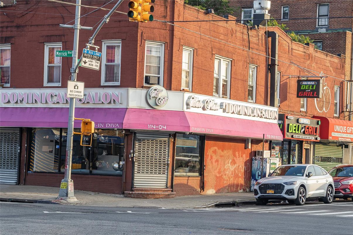 Exterior, Facade, Brick Facade, Rowhouse