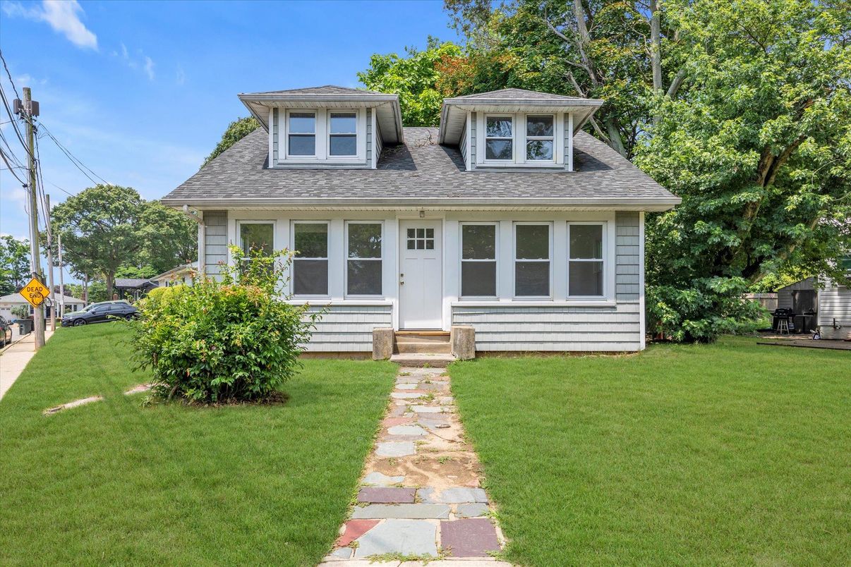 Exterior, Facade, Cape Cod