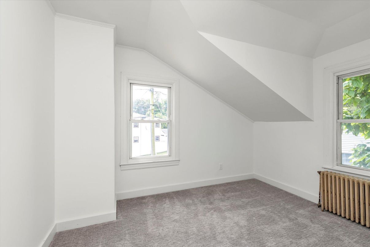 Empty room, Interior