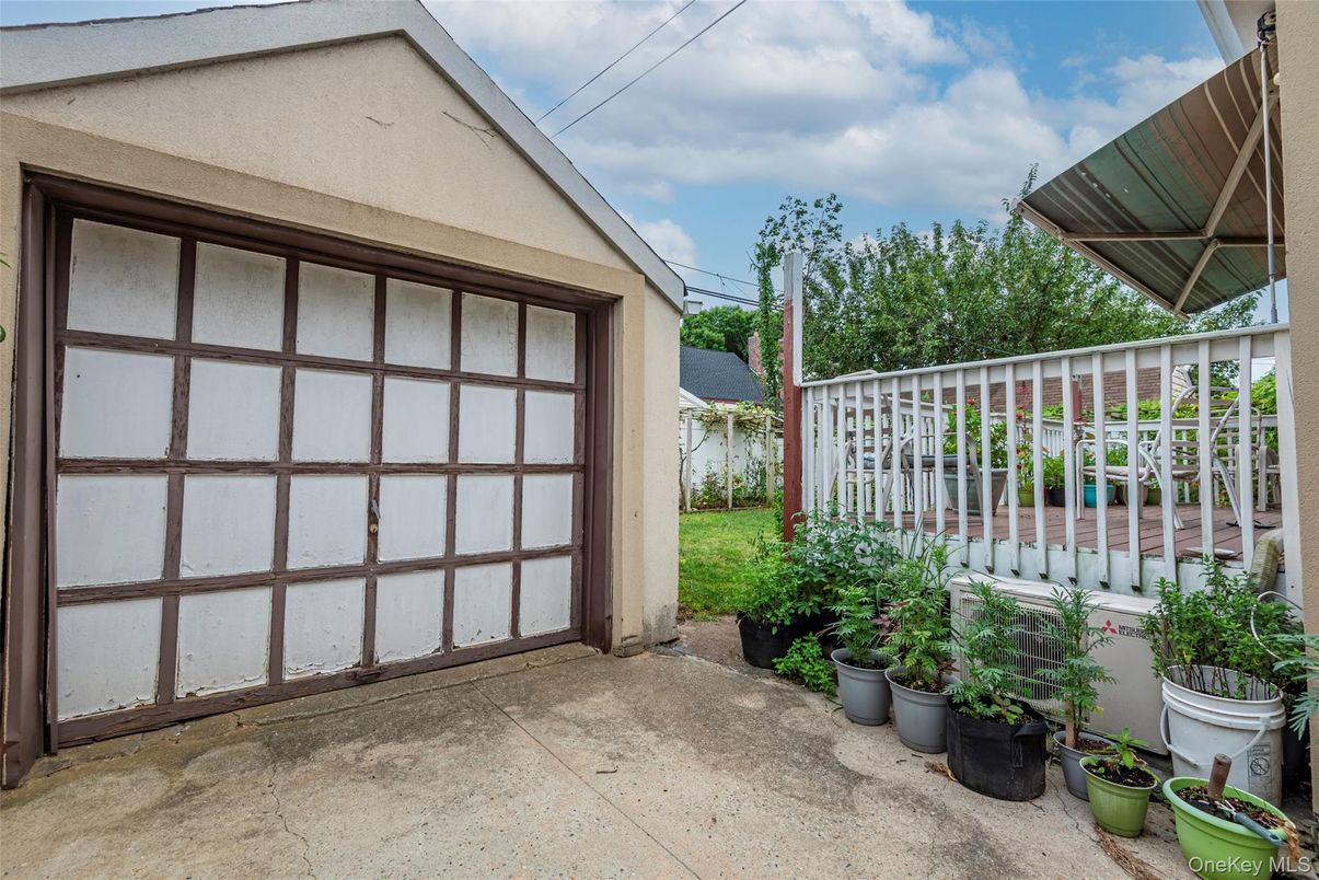 Detached Garage, Exterior