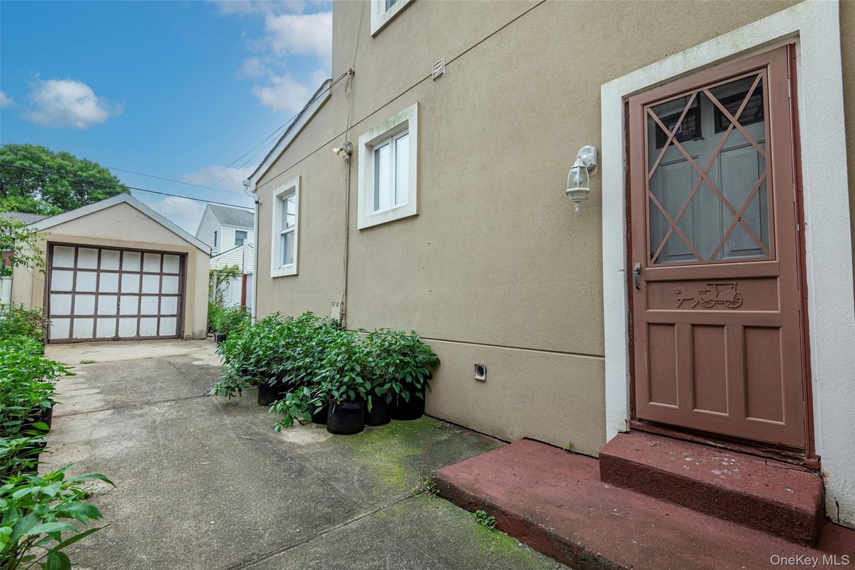 Detached Garage, Exterior