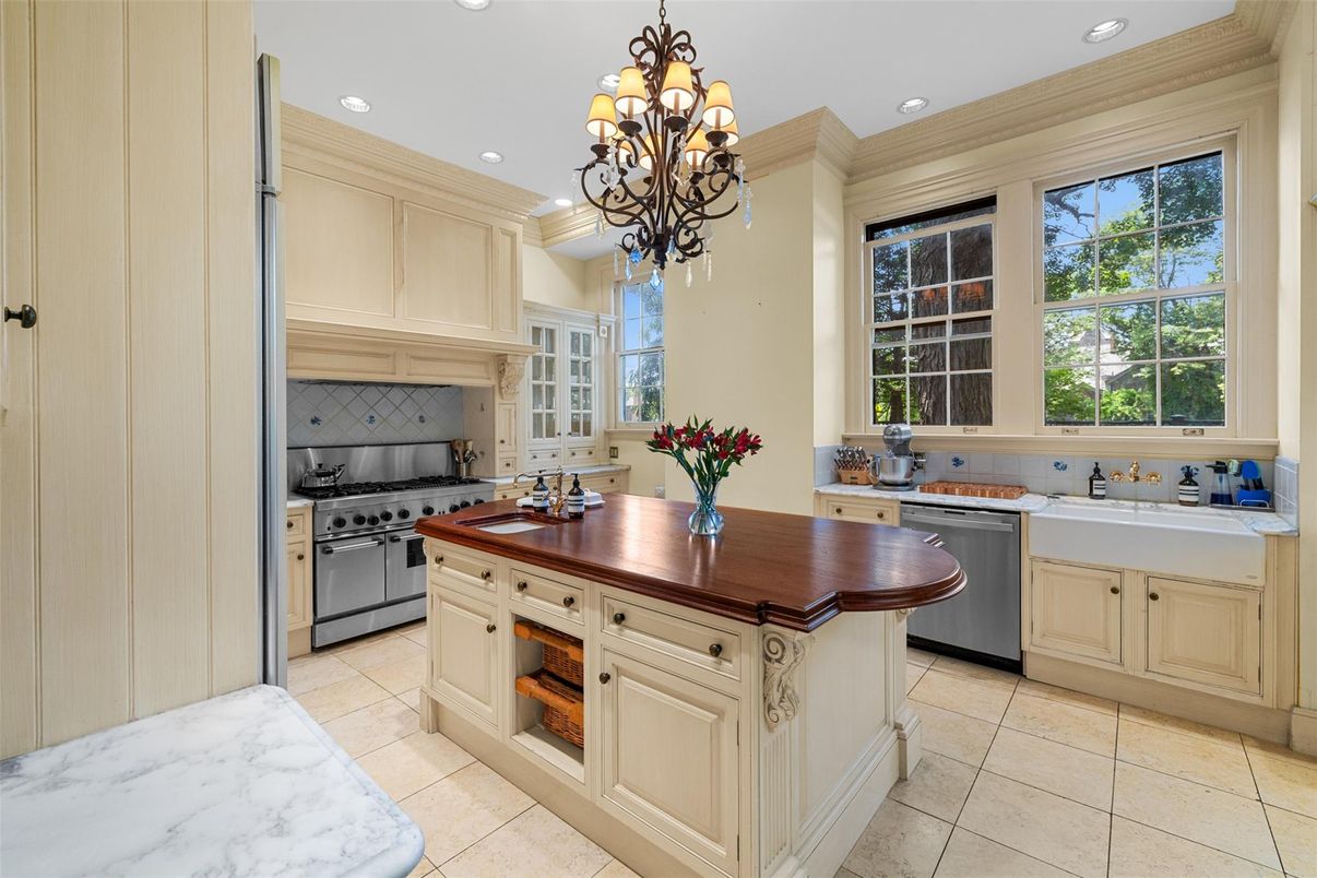 Chandelier, Interior, Kitchen, Recessed Lighting, Stainless Steel Appliances