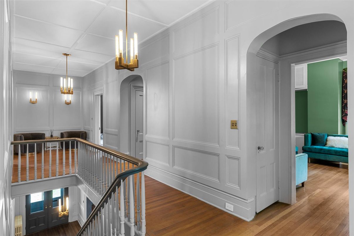 Interior, Pendant Lights, Wood Texture Flooring