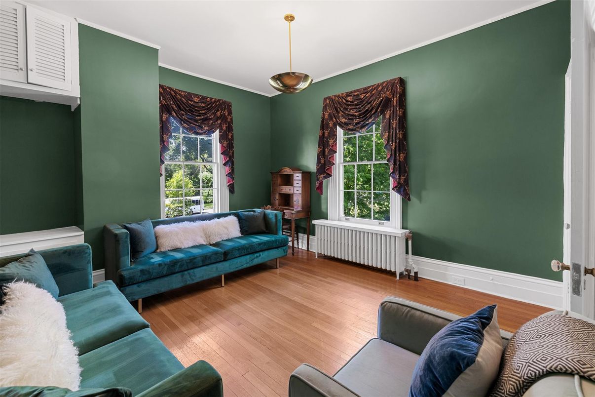 Interior, Living room, Pendant Lights, Wood Texture Flooring