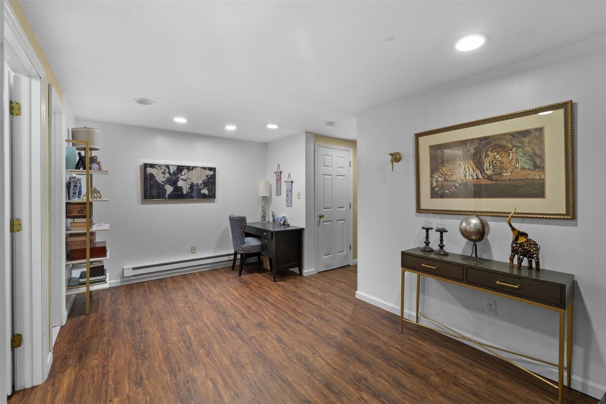 Home Office, Interior, Recessed Lighting, Wood Texture Flooring