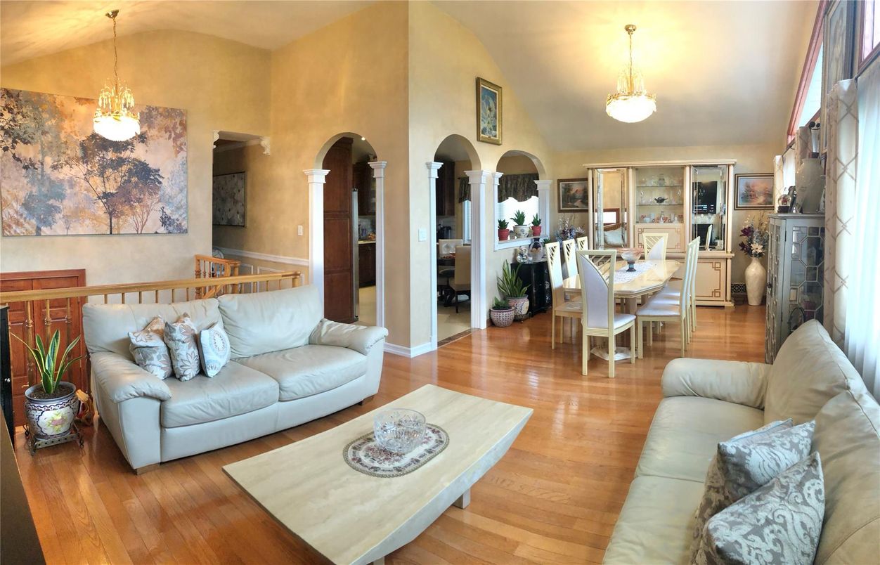 Chandelier, Dining room, Interior, Living room, Pendant Lights, Wood Texture Flooring