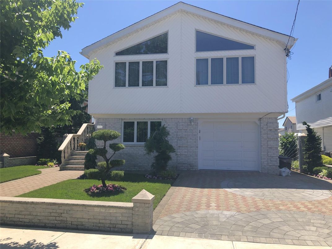 Attached, Exterior, Facade, Brick Facade, American Craftsman