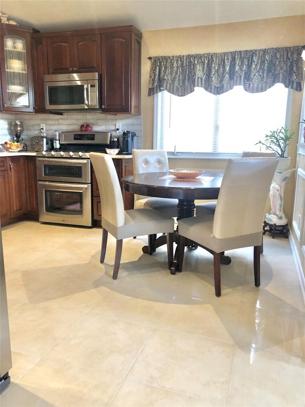 Dining room, Interior, Kitchen, Stainless Steel Appliances