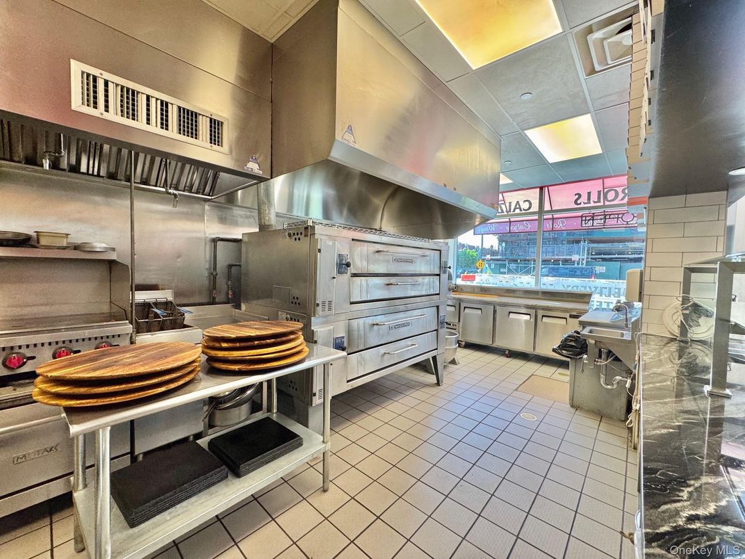 Interior, Stainless Steel Appliances