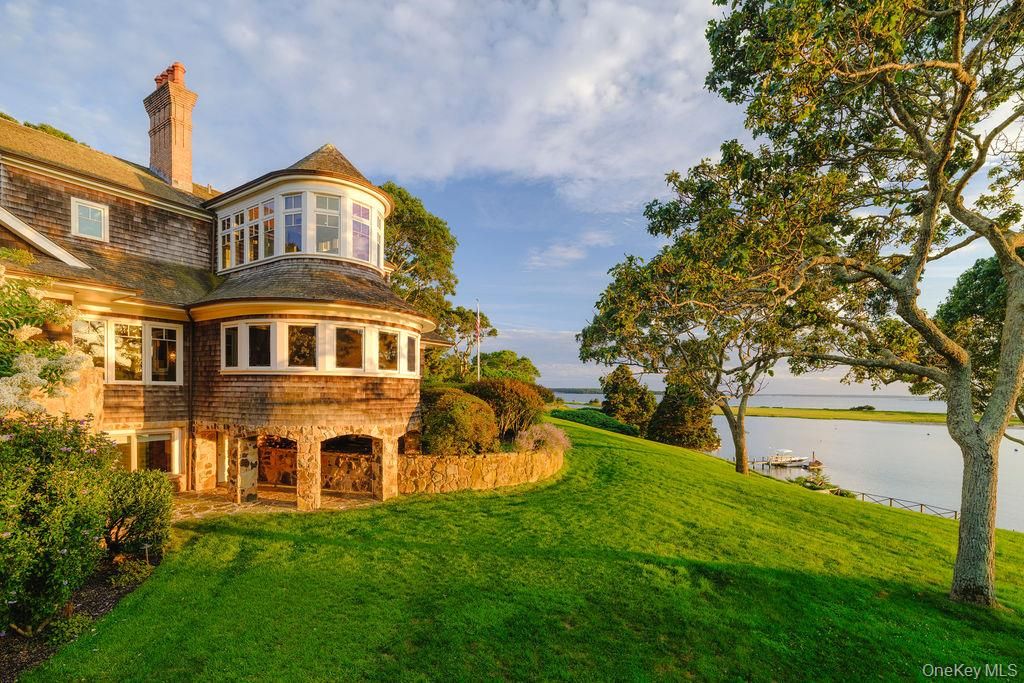 Backyard, Exterior, Facade, Brick Facade, Water, Queen Anne Victorian